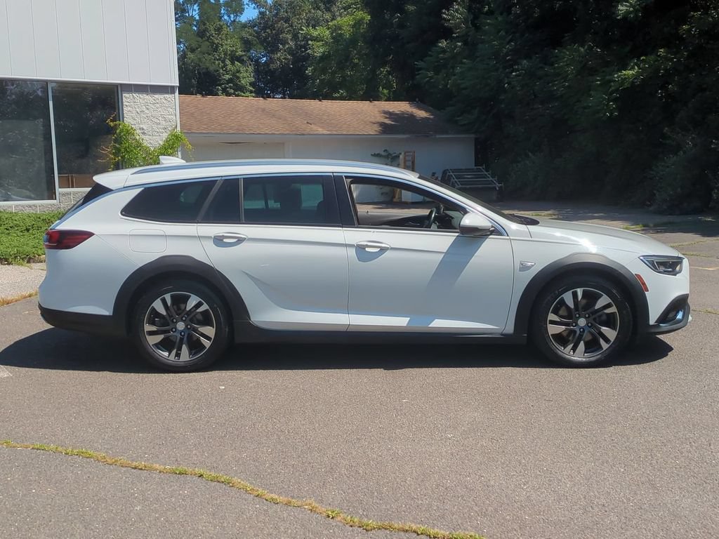 Used 2018 Buick Regal Essence w/ Driver Confidence Package #1 AWD/4WD image 3