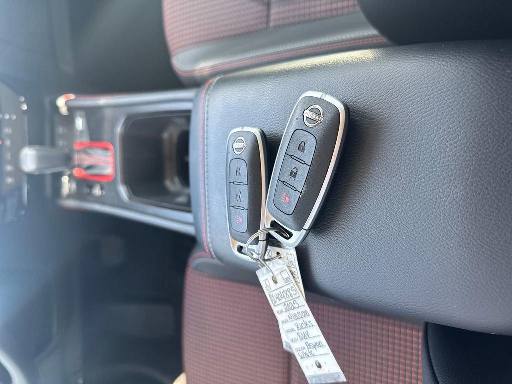 Used 2025 Nissan Kicks SR FWD image 28