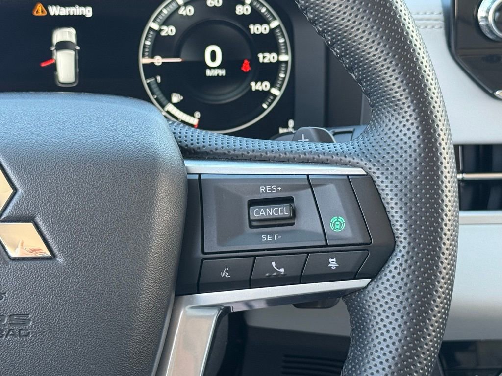 Used 2023 Mitsubishi Outlander SEL image 18