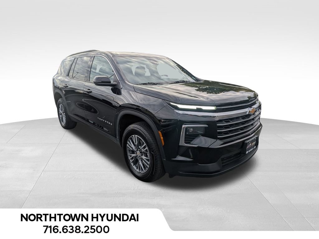 Used 2025 Chevrolet Traverse LT