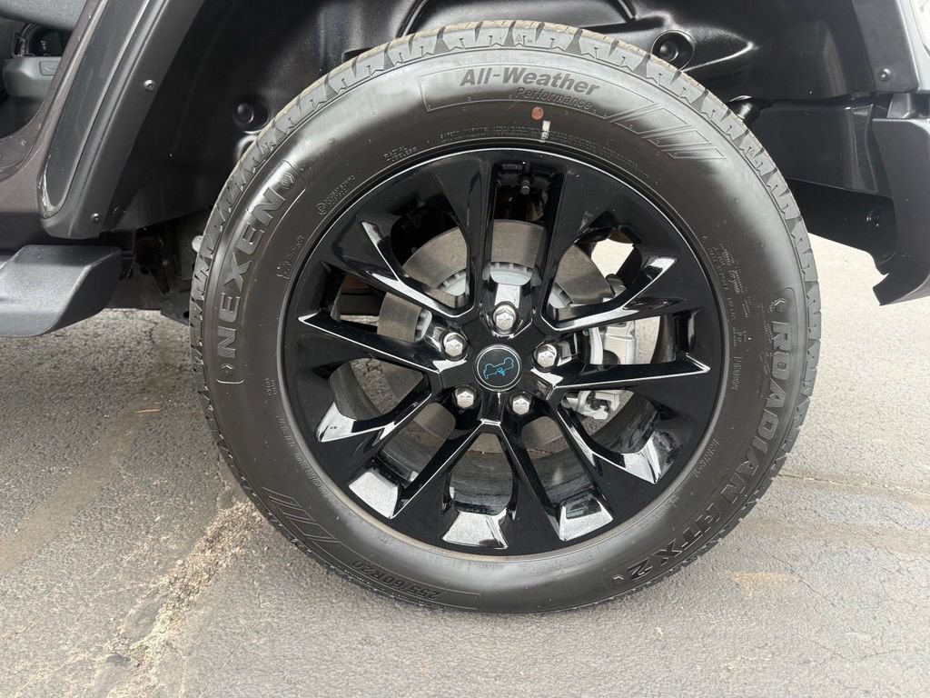 Used 2025 Jeep Wrangler Unlimited Sahara AWD/4WD image 33