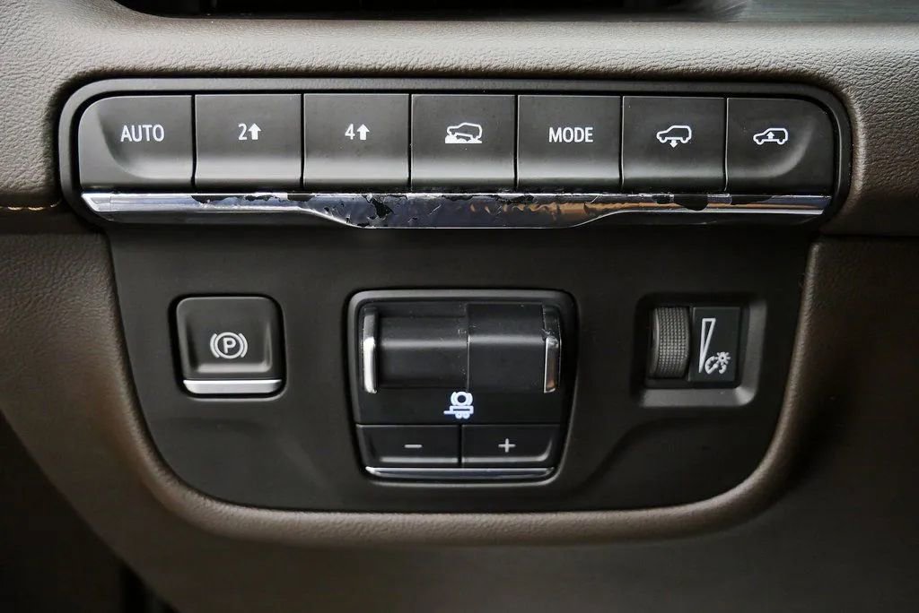 Used 2021 Cadillac Escalade Premium Luxury w/ Driver Assist Tech Package AWD/4WD image 28