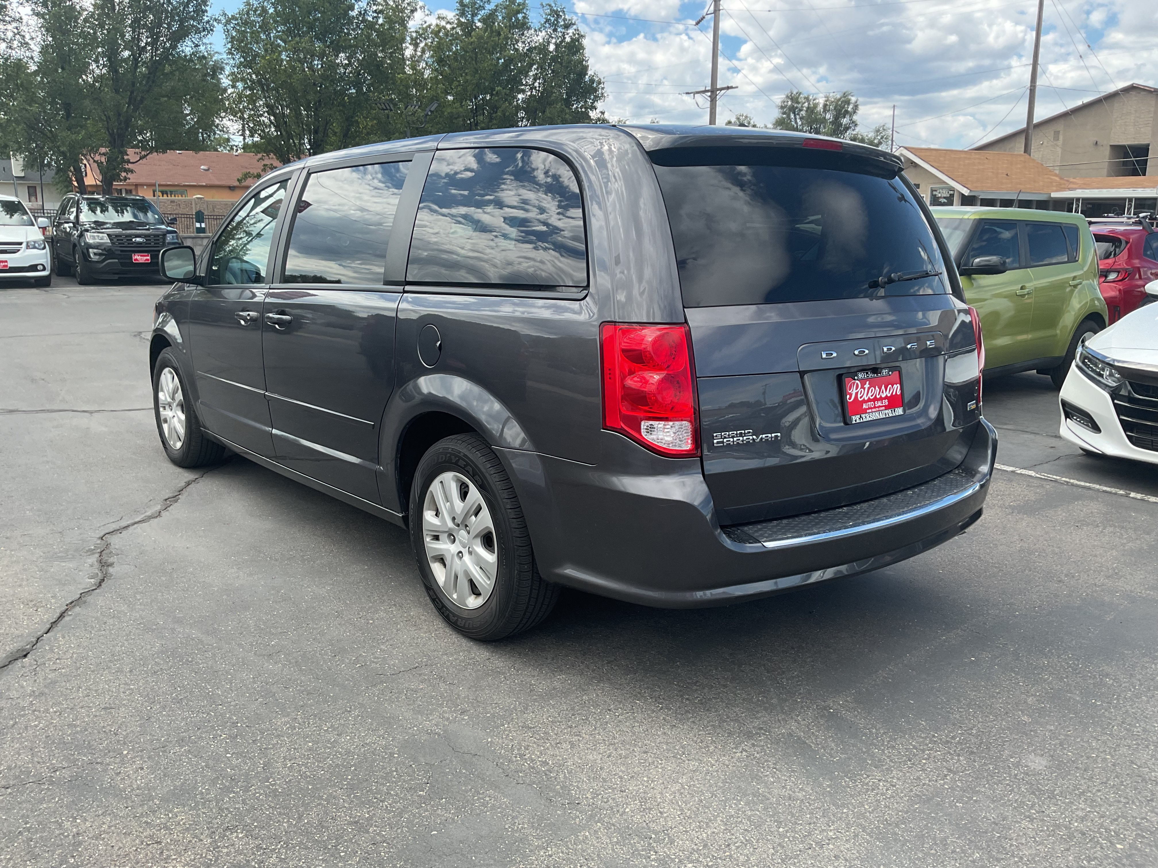 Used 2017 Dodge Grand Caravan SE w/ UConnect Hands-Free Group FWD image 7