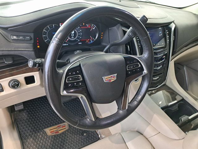 Used 2018 Cadillac Escalade Luxury image 7