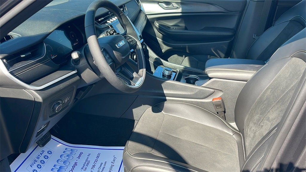 New 2025 Jeep Grand Cherokee Altitude image 26