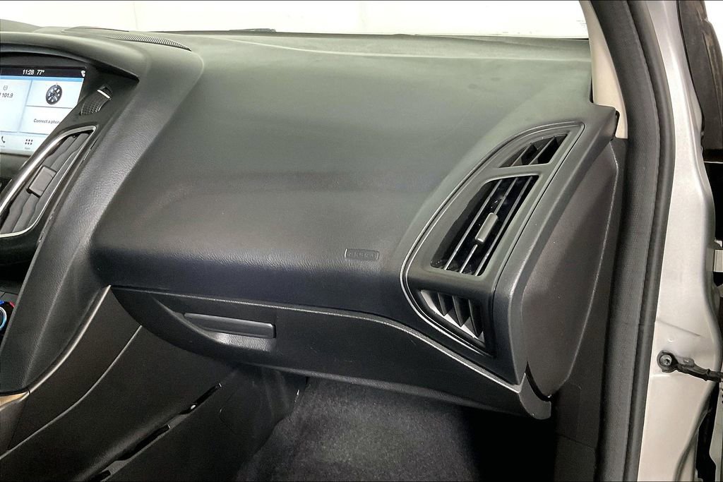 Used 2017 Ford Focus SEL image 14