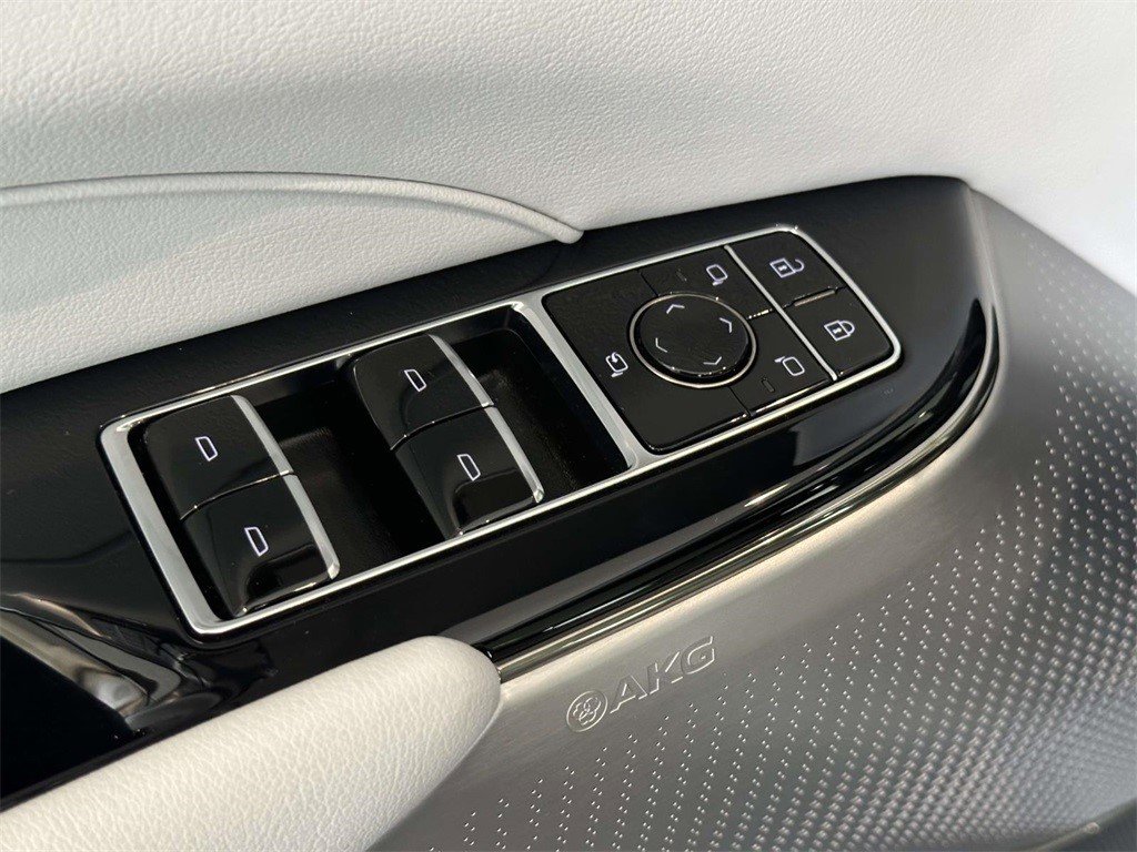 Certified 2024 Cadillac Lyriq Luxury image 21