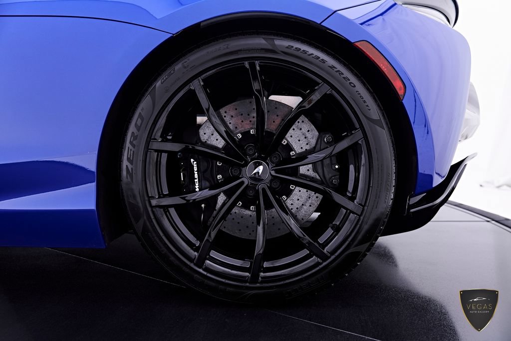 Used 2025 McLaren Artura RWD image 41