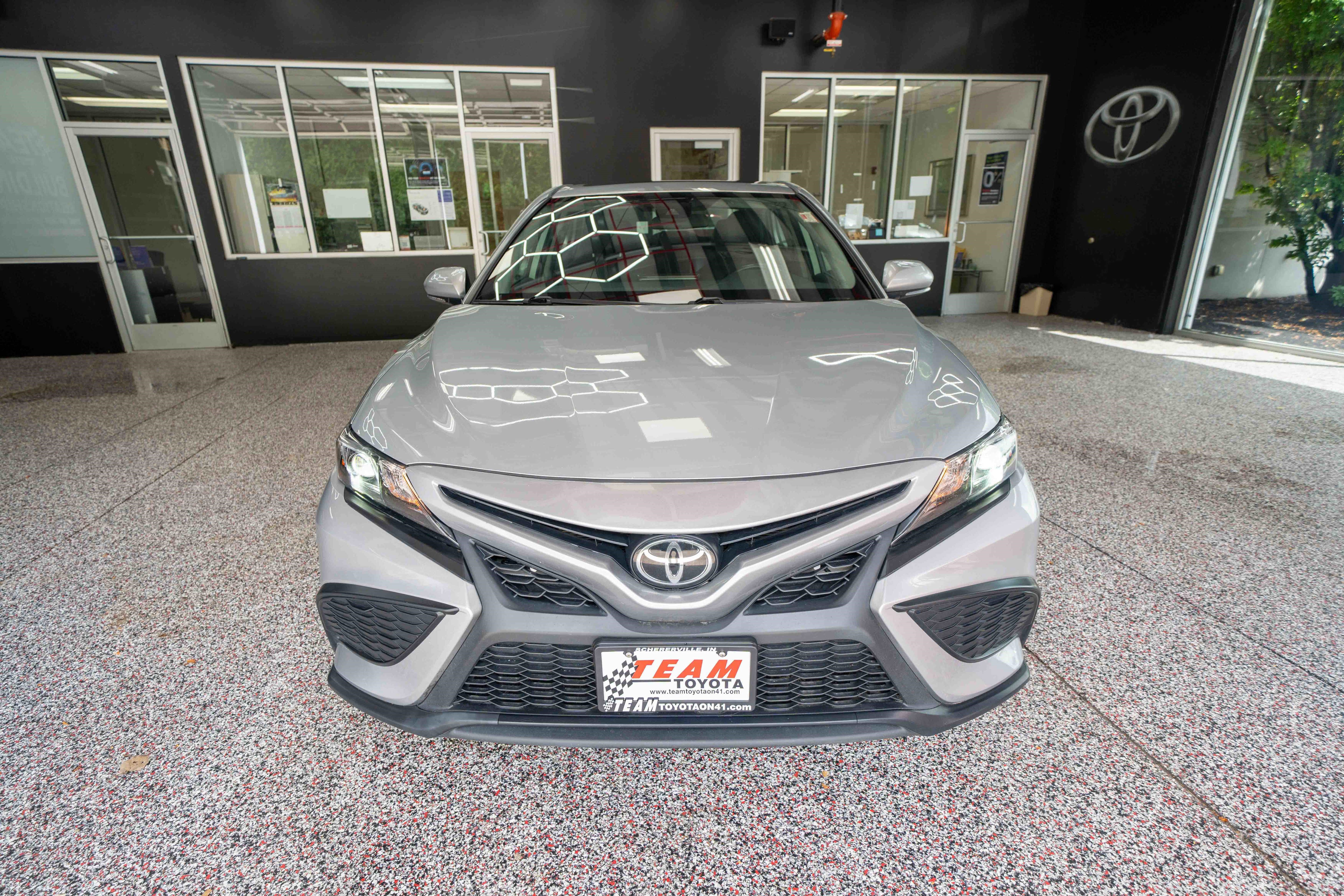 Used 2024 Toyota Camry SE w/ Cold Weather Package AWD/4WD image 6