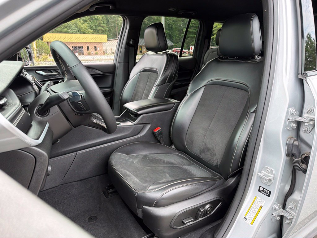 Certified 2025 Jeep Grand Cherokee Altitude AWD/4WD image 19