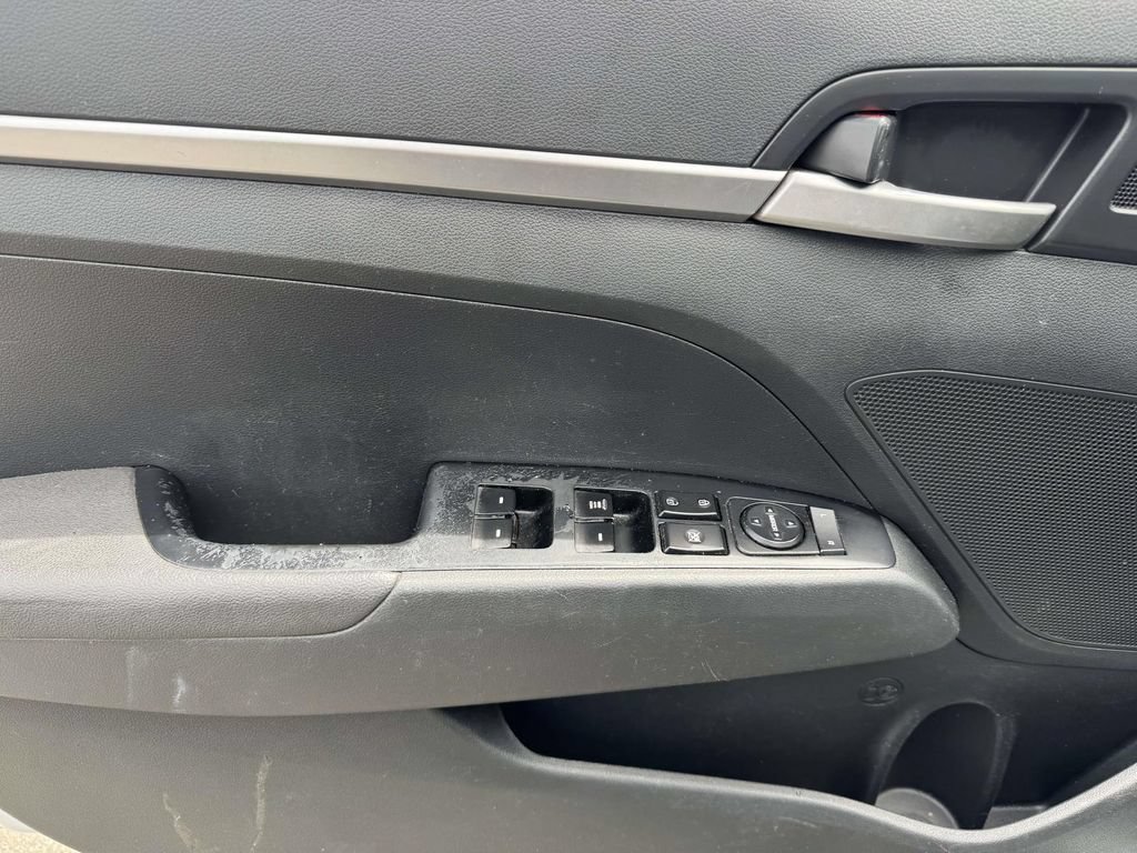 Used 2019 Hyundai Elantra SE w/ Cargo Package FWD image 19