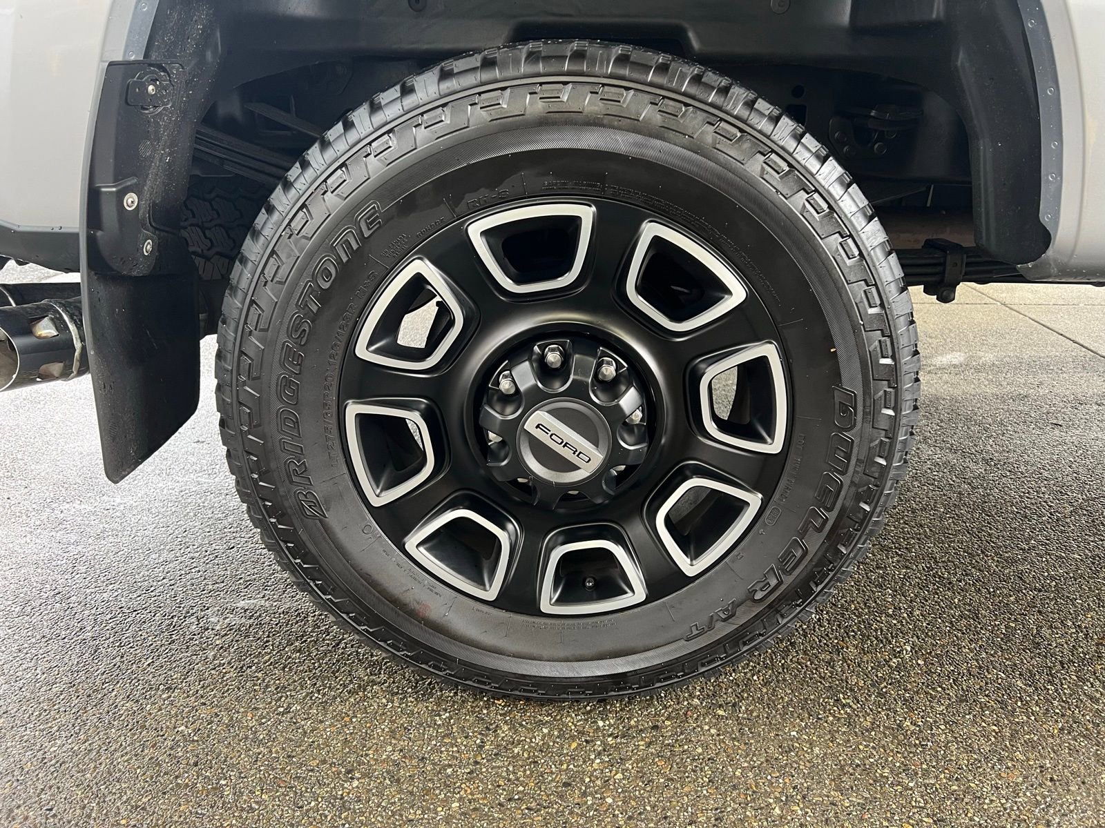 Used 2023 Ford F350 Platinum w/ FX4 Off-Road Package image 21