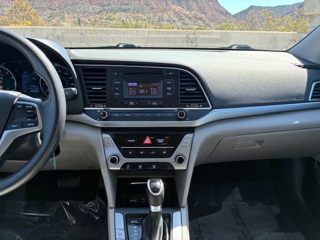 Used 2017 Hyundai Elantra SE image 14