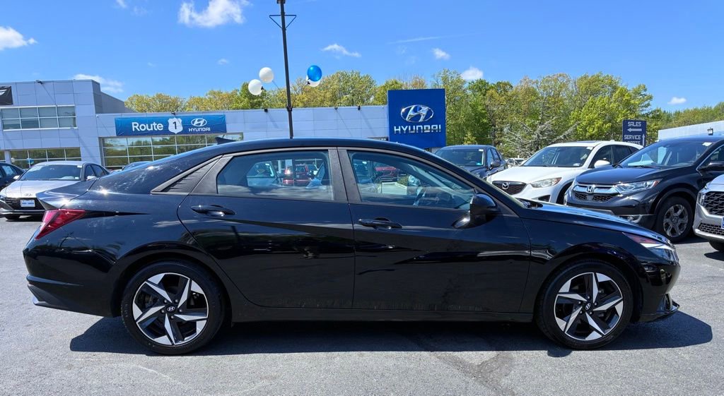 Used 2023 Hyundai Elantra SEL w/ Convenience Package FWD image 8