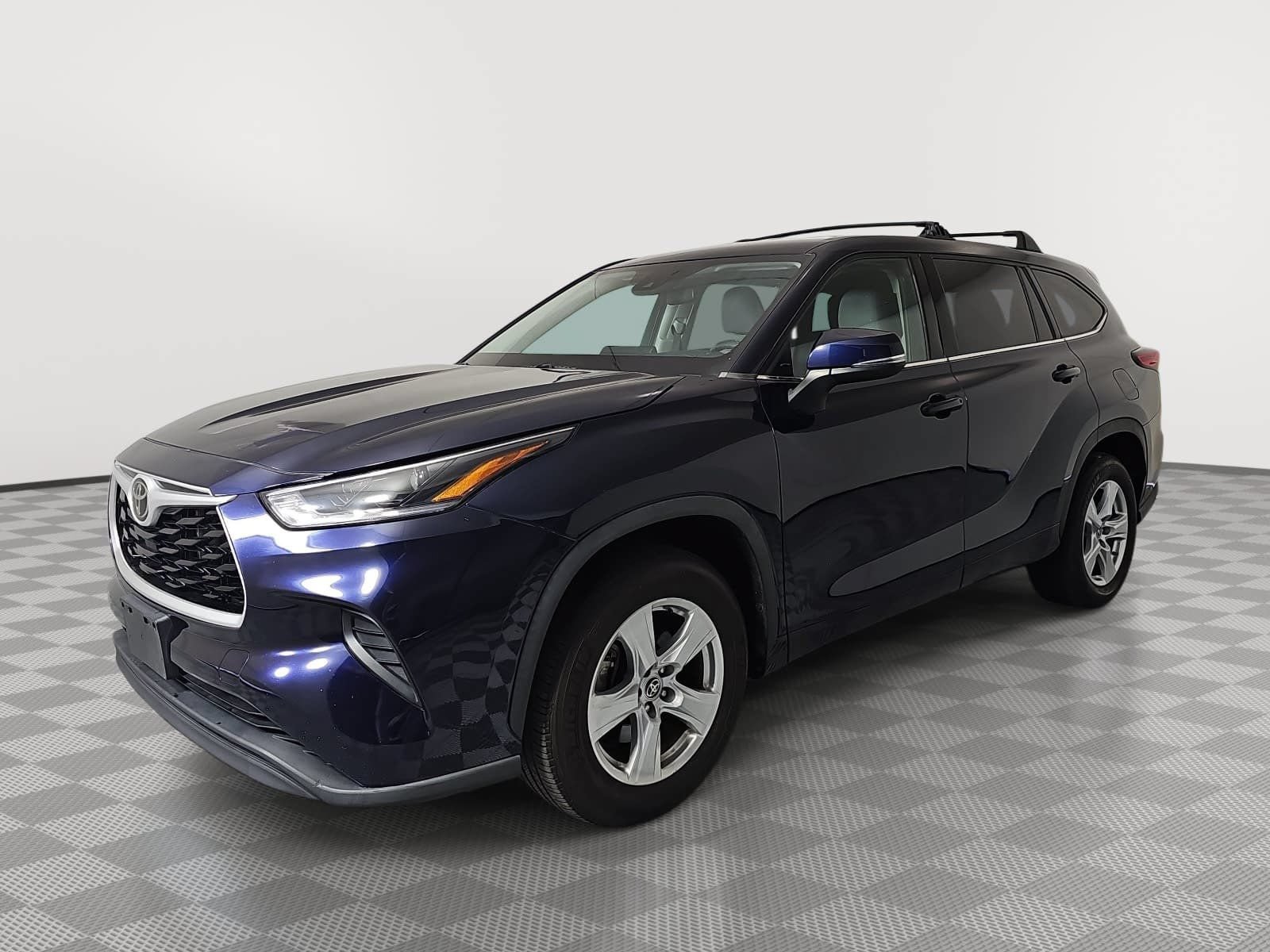 Used 2021 Toyota Highlander L FWD image 4