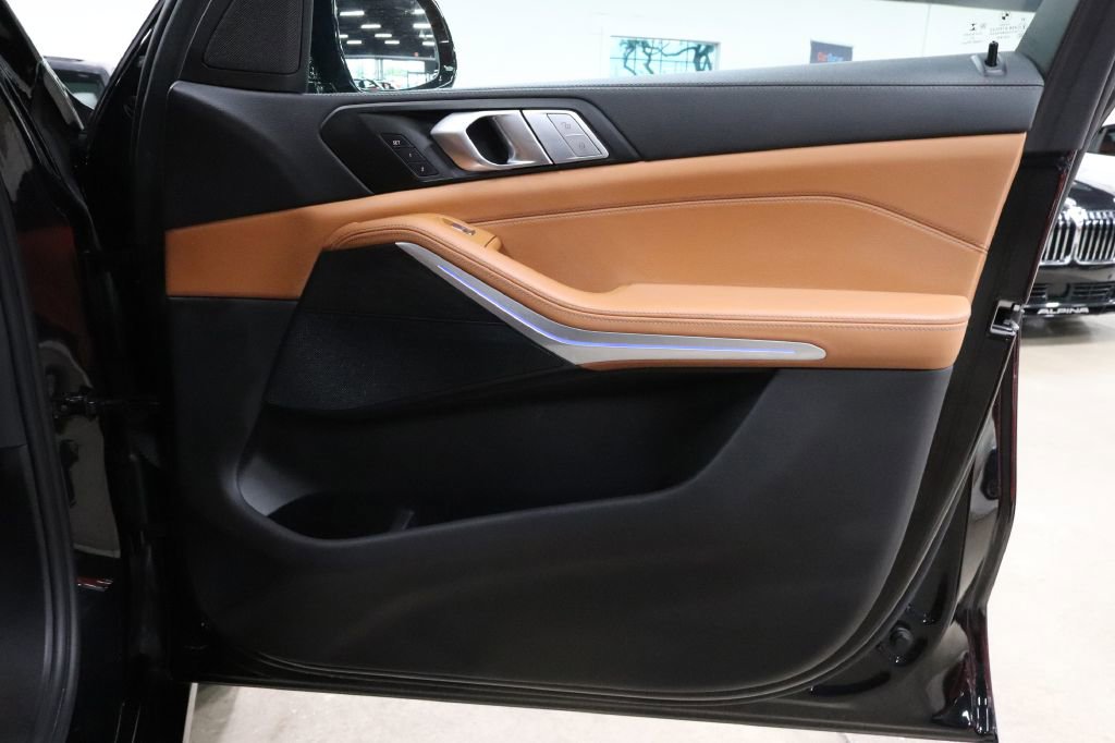 Used 2022 BMW X7 xDrive40i w/ Premium Package image 32