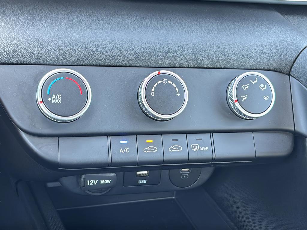 Certified 2025 Hyundai Elantra SE image 32