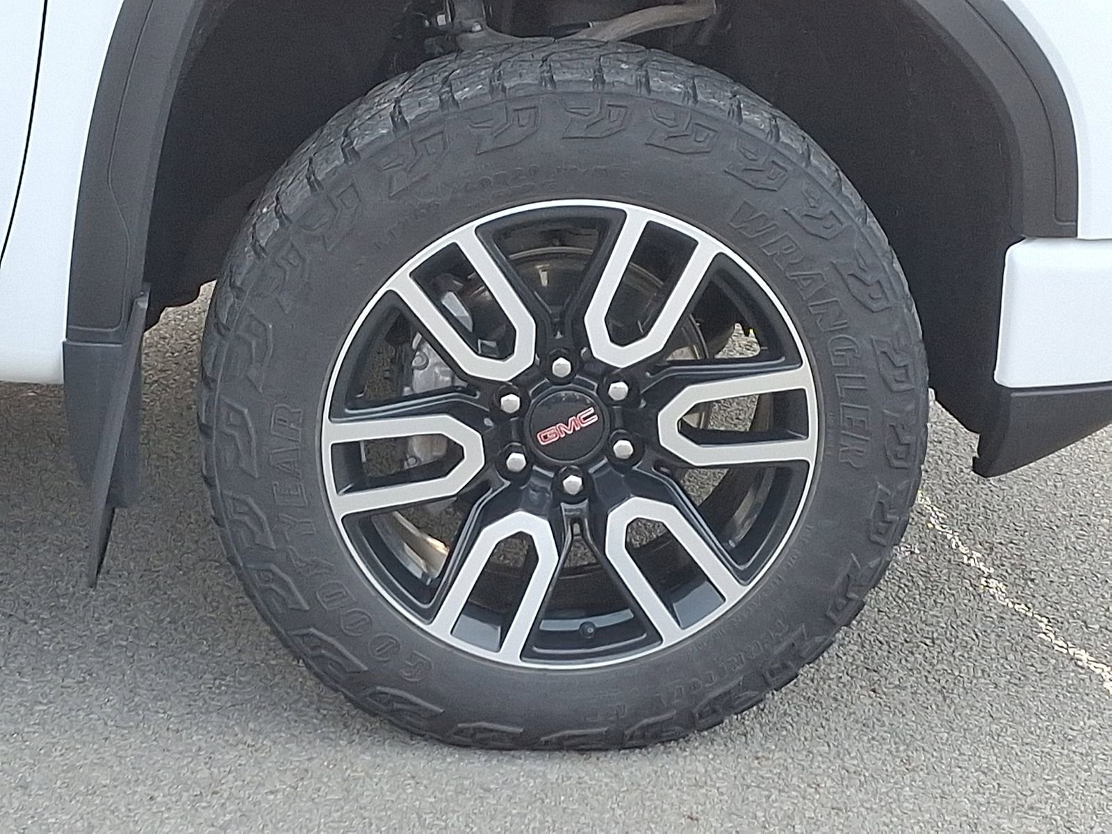 Used 2023 GMC Sierra 1500 AT4 w/ AT4 Preferred Package image 8