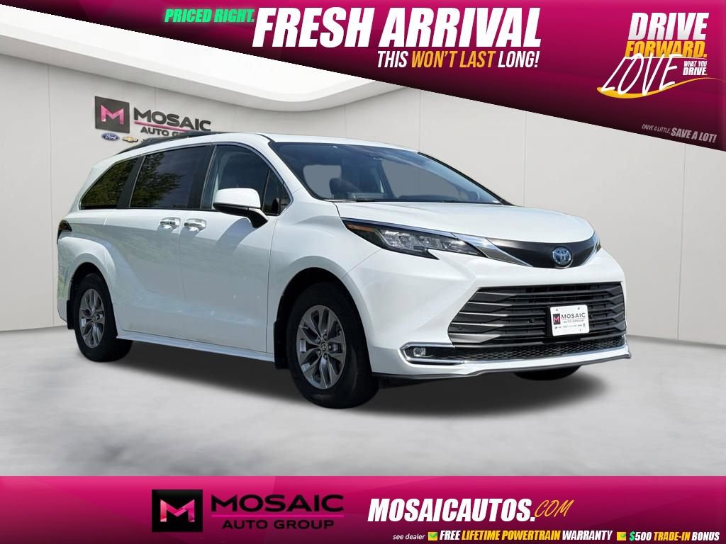 Used 2022 Toyota Sienna XLE w/ XLE Plus Package FWD image 1