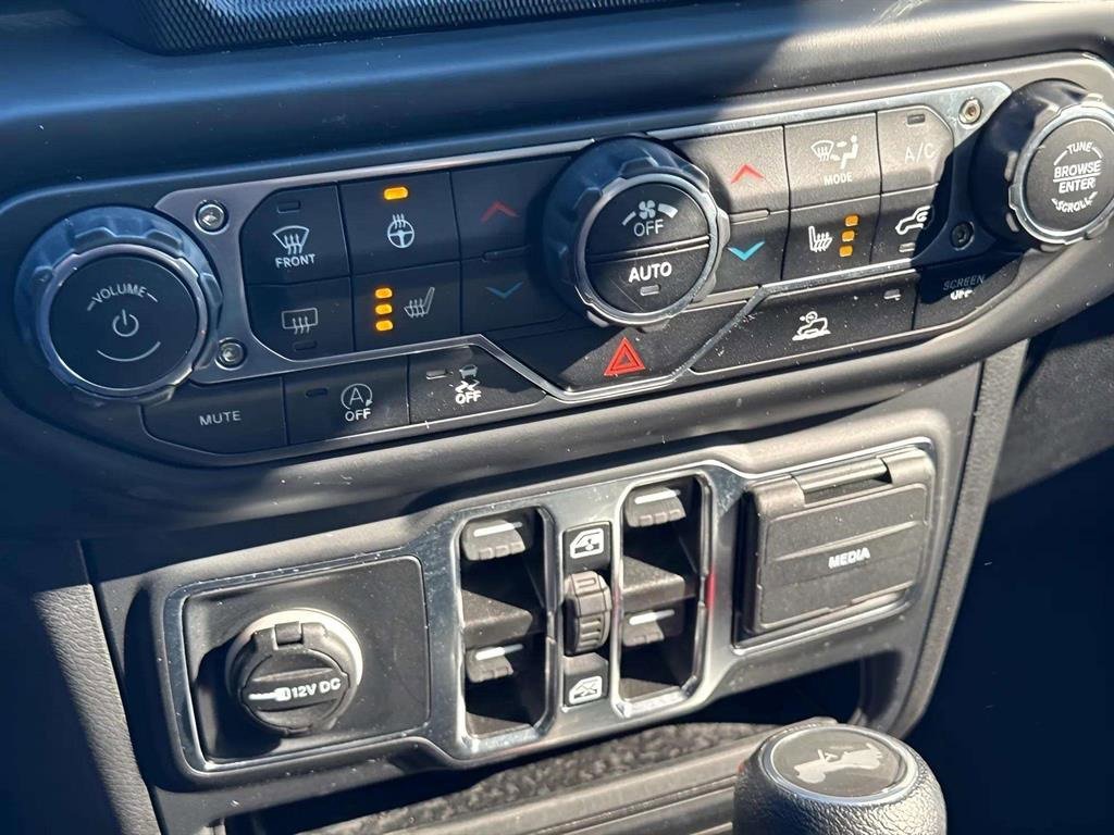 Used 2022 Jeep Wrangler Unlimited Sahara w/ Cold Weather Group image 27