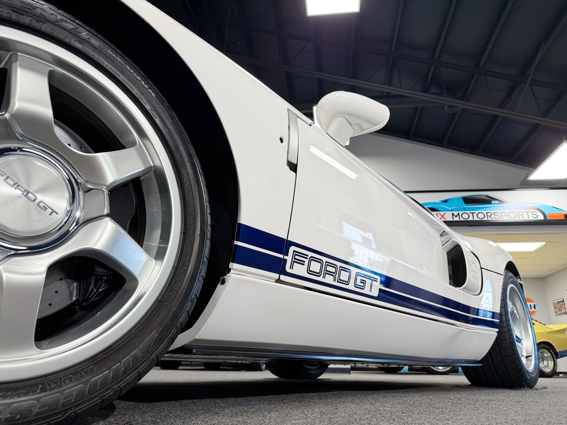 Used 2005 Ford GT RWD image 35