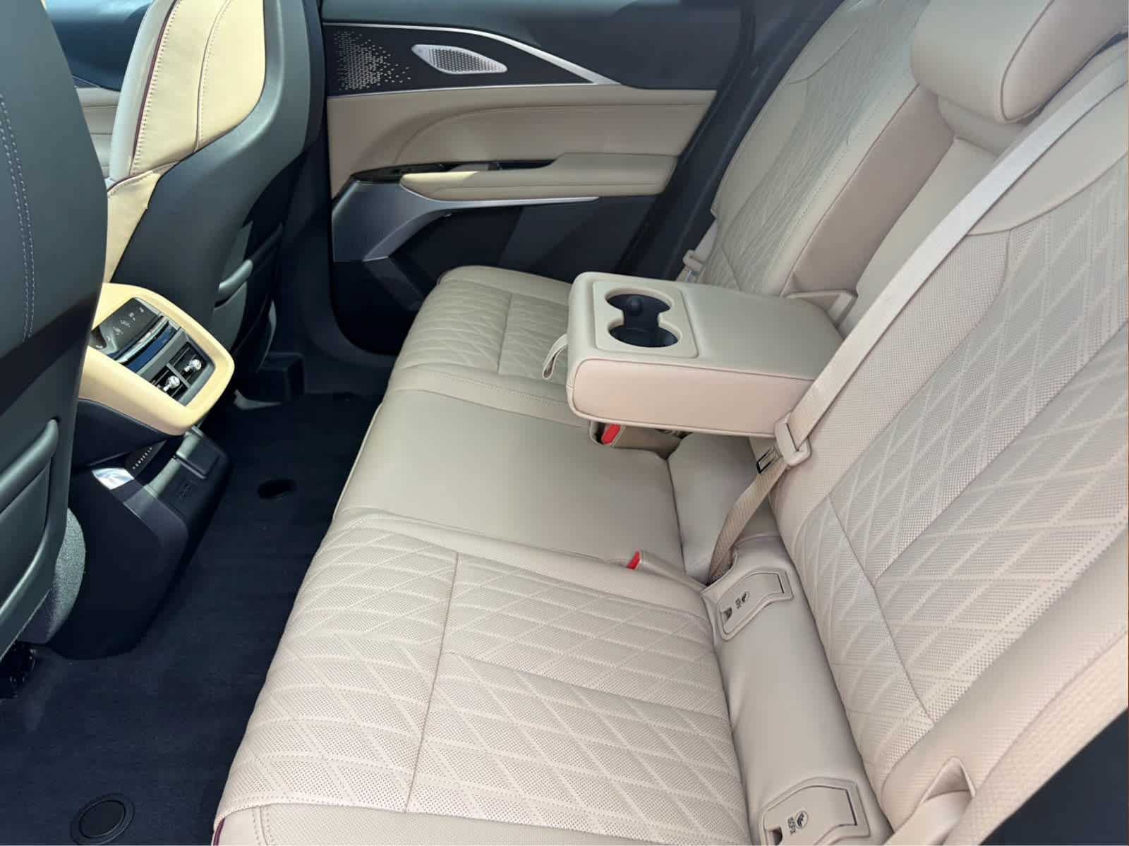 Used 2026 Cadillac Lyriq Signature Luxury w/ Nappa Leather Package AWD/4WD image 24