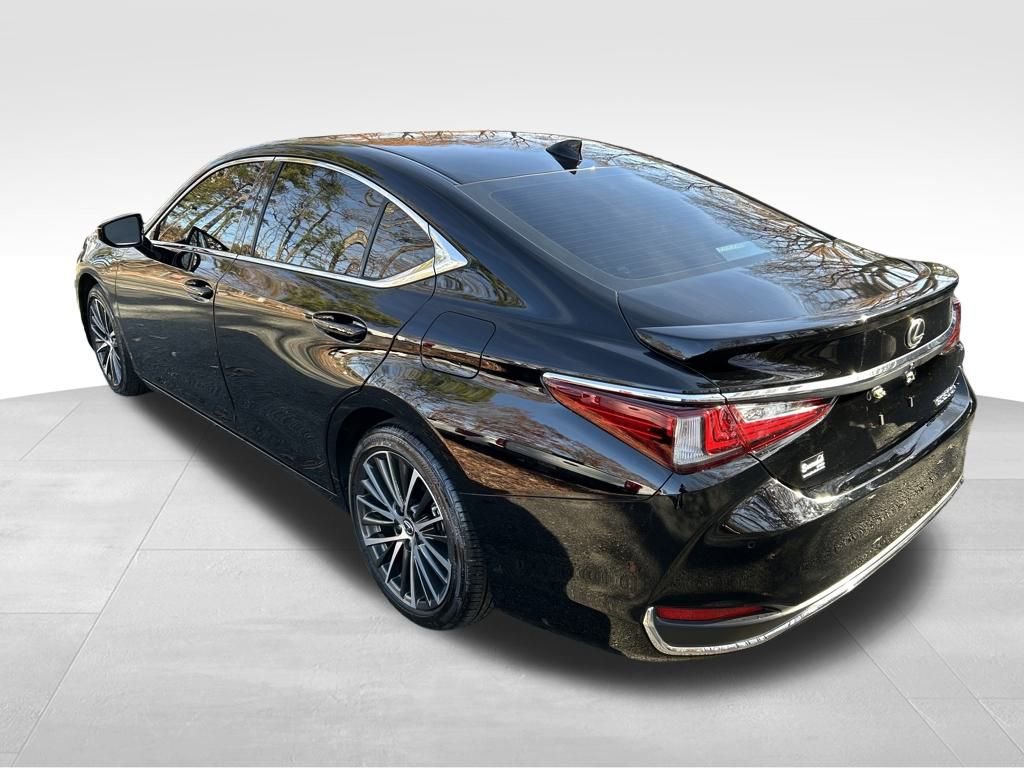 Used 2023 Lexus ES 300h w/ Premium Package image 3