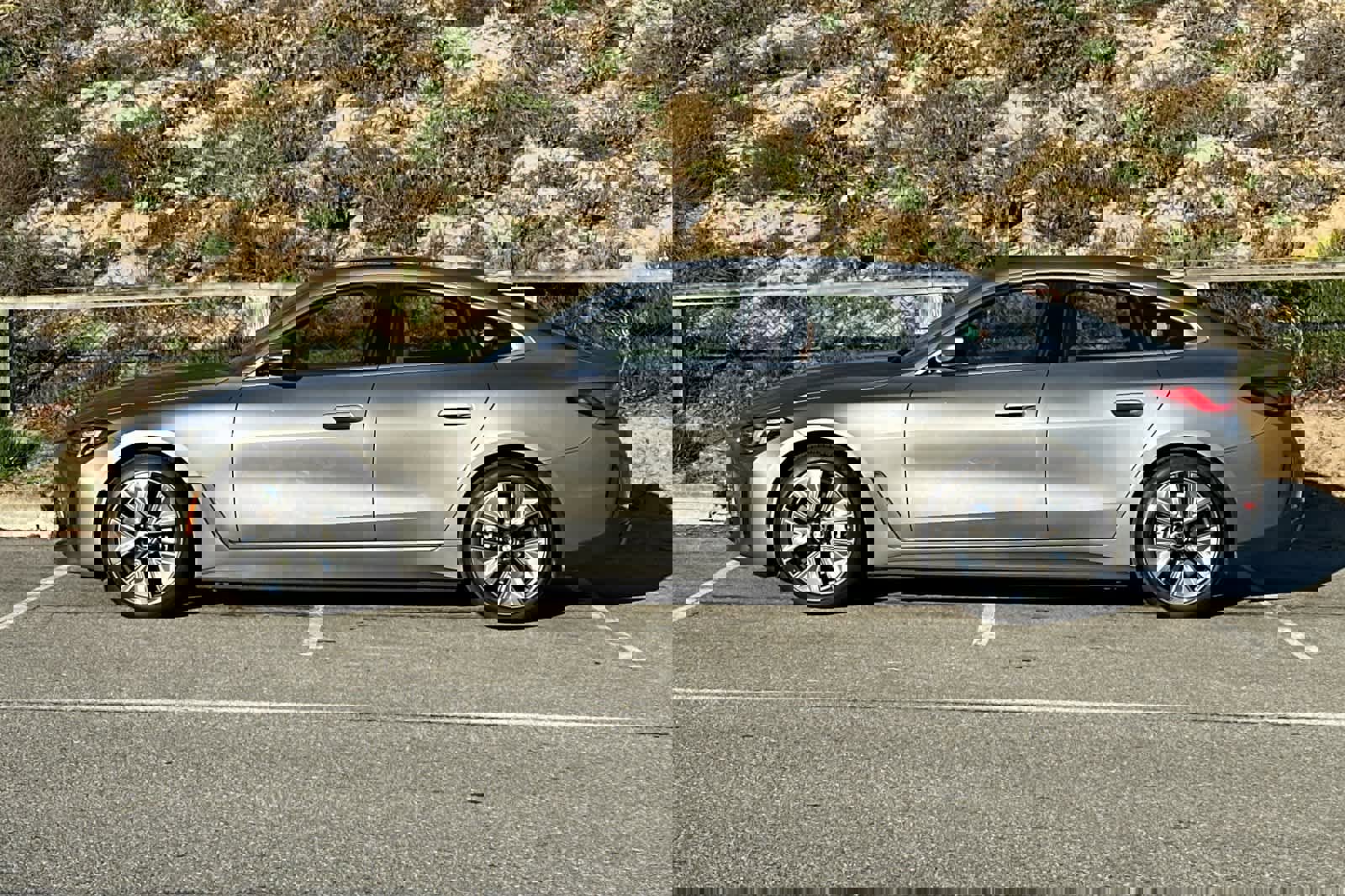 Used 2025 BMW i4 eDrive40 w/ Premium Package image 9