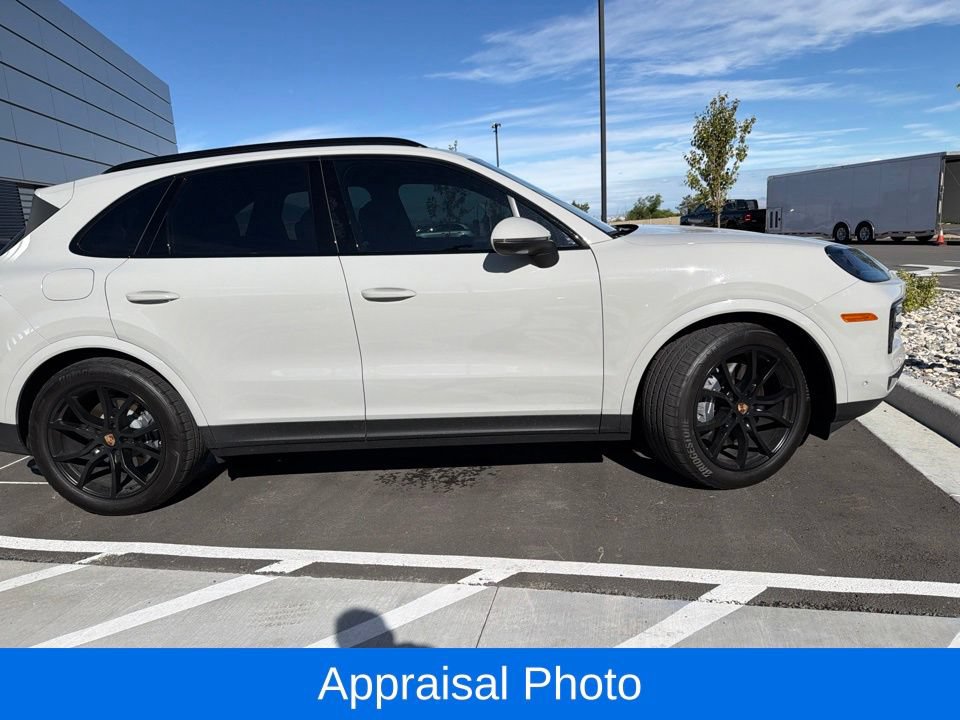 Certified 2025 Porsche Cayenne AWD/4WD image 5