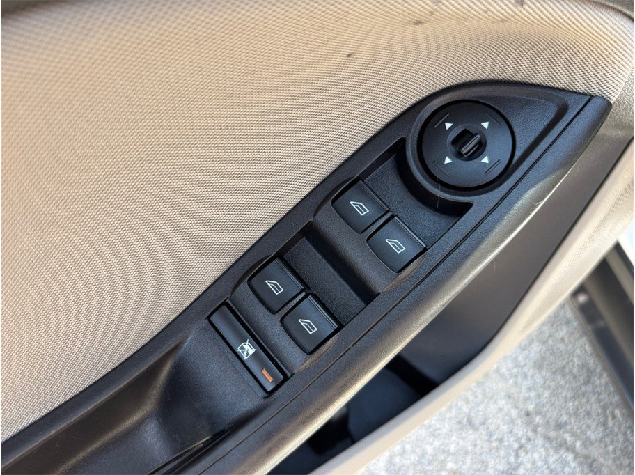 Used 2017 Ford Focus SE FWD image 16