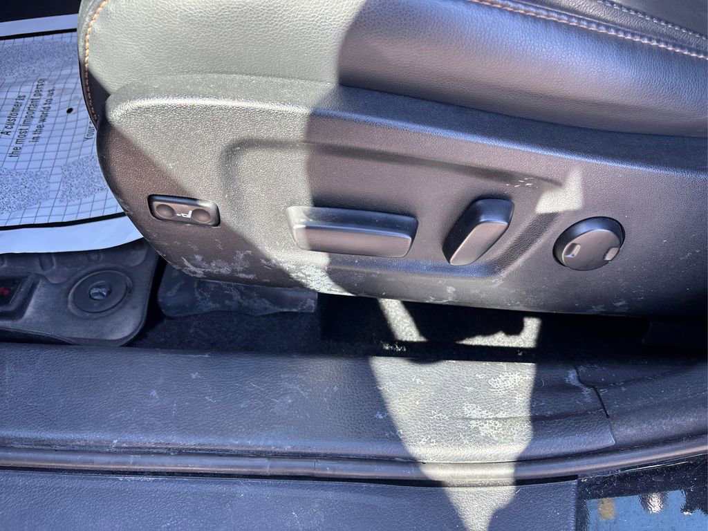 Used 2018 Toyota Highlander XLE w/ Carpet Mat Package (TMS) AWD/4WD image 41