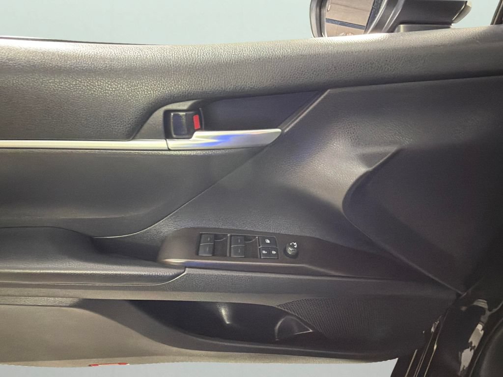 Used 2021 Toyota Camry SE FWD image 24