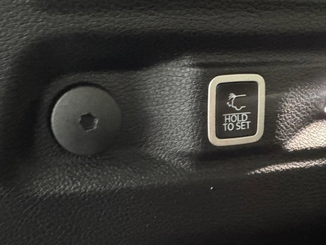 Used 2021 Jeep Grand Cherokee L Limited w/ Luxury Tech Group II image 37