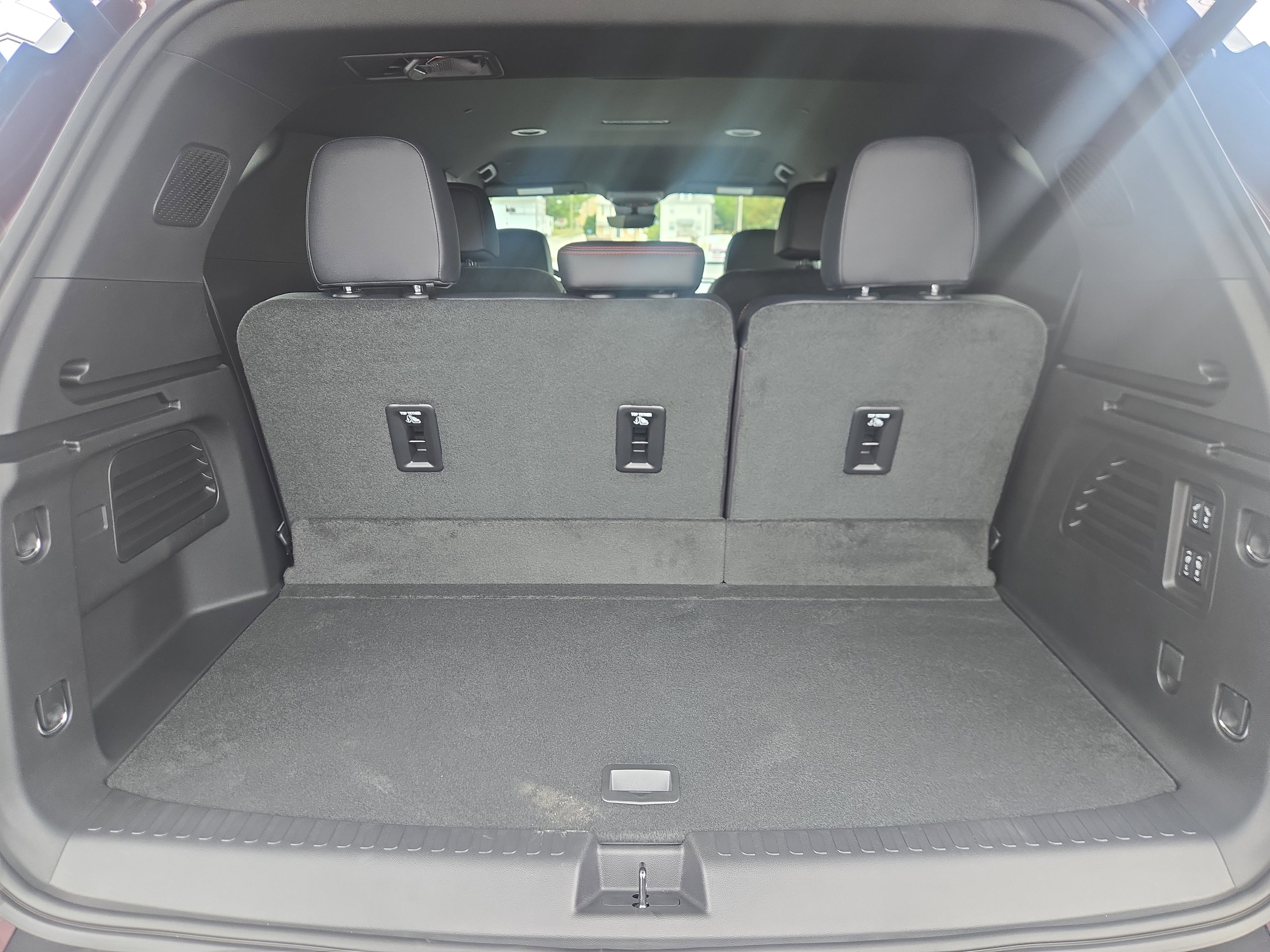 New 2026 Chevrolet Traverse RS w/ LPO, Floor Liner Package image 5