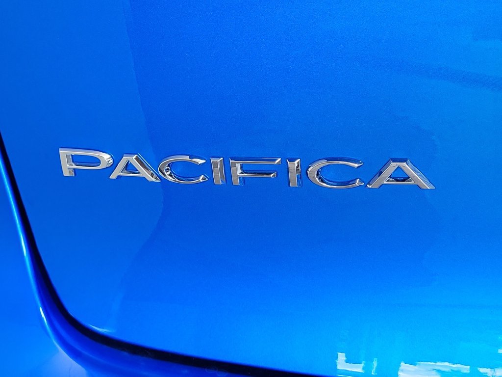 New 2027 Chrysler Pacifica Select FWD image 8