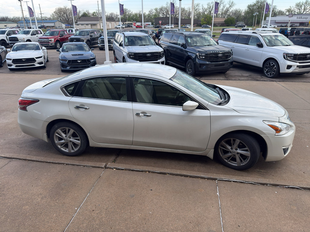 Used 2015 Nissan Altima 2.5 SV image 4