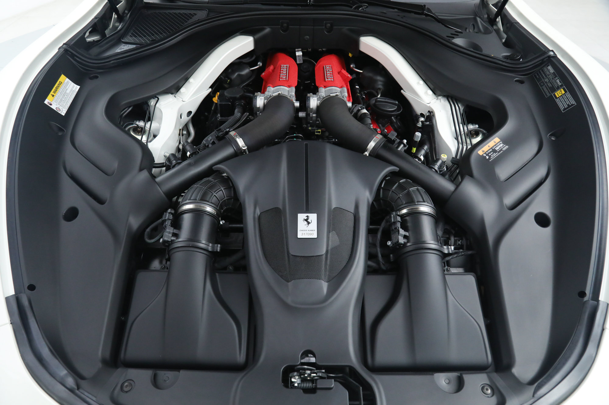 Certified 2025 Ferrari Roma Spider RWD image 34