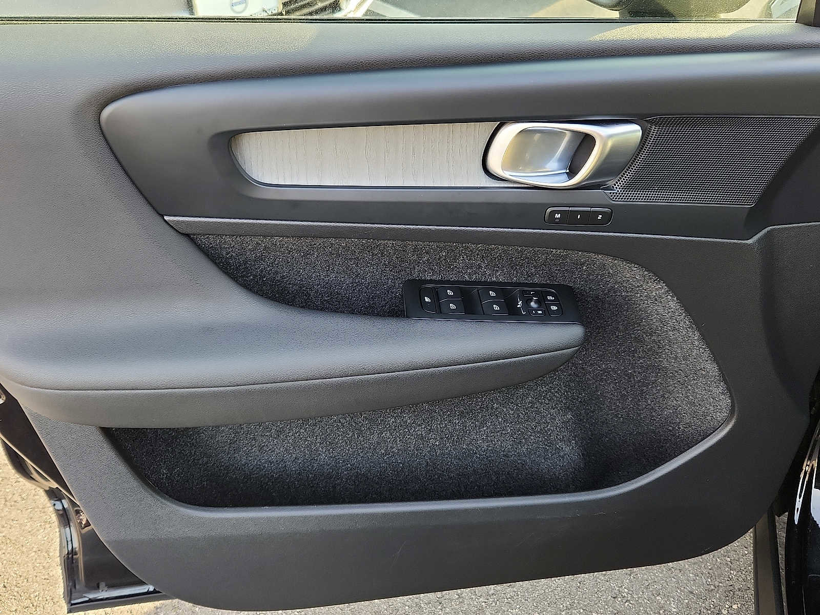Certified 2023 Volvo XC40 B5 Plus w/ Driver Assist Package image 12