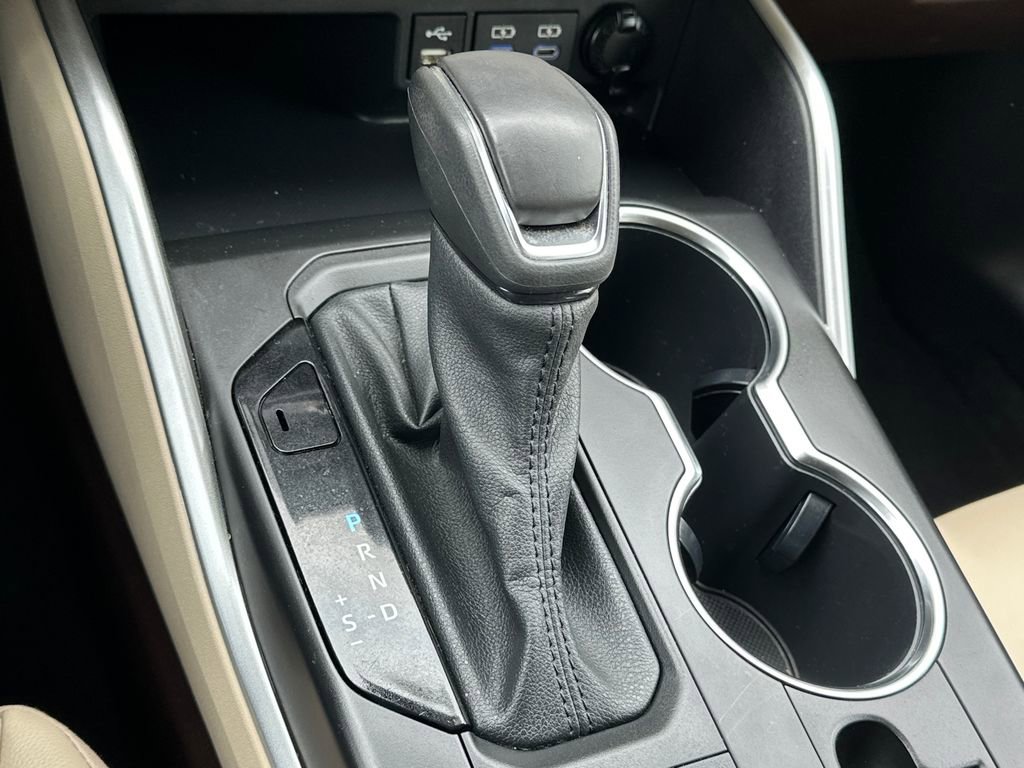 Used 2022 Toyota Highlander XLE AWD/4WD image 32