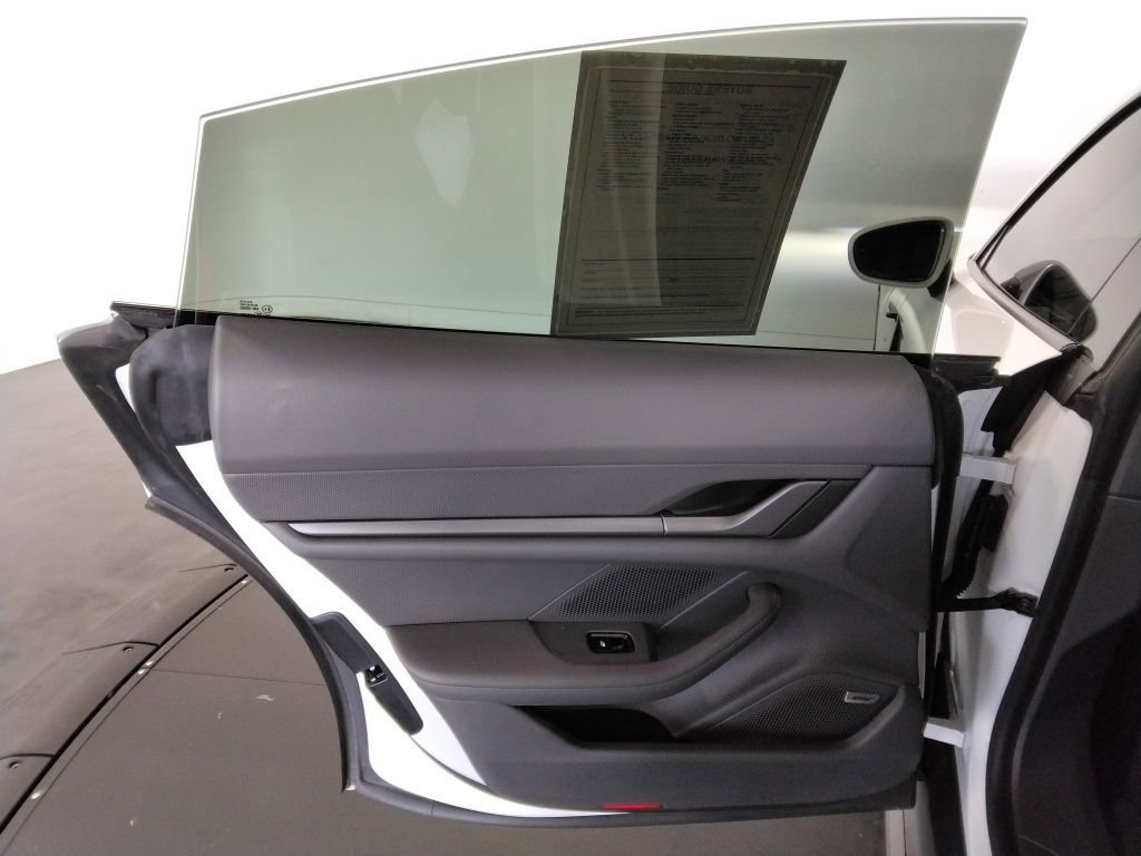 Used 2022 Porsche Taycan image 40