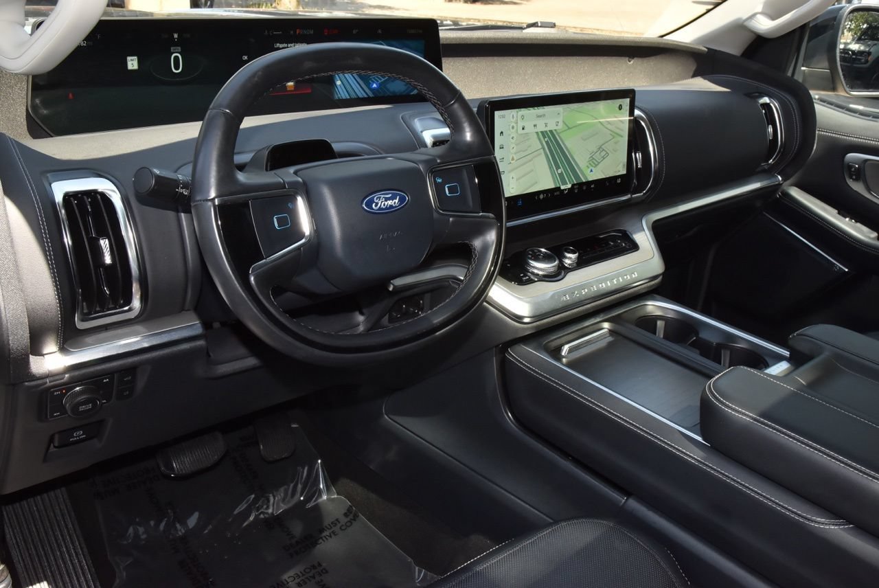 Certified 2025 Ford Expedition Platinum w/ Driver's Package AWD/4WD image 35