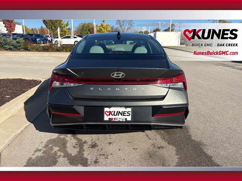 Used 2025 Hyundai Elantra Limited image 5