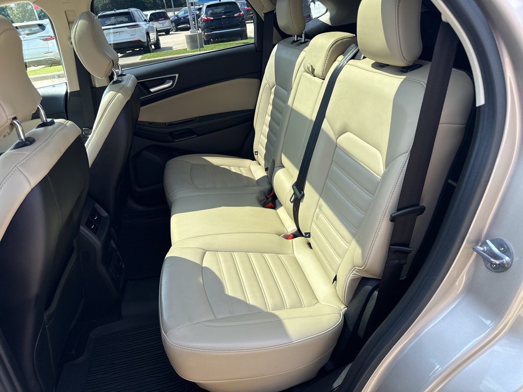 Used 2017 Ford Edge SEL w/ Equipment Group 201A AWD/4WD image 14