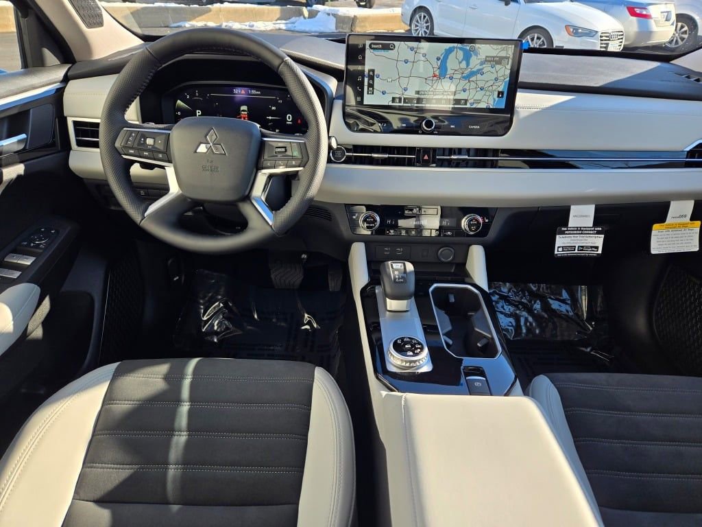 New 2026 Mitsubishi Outlander SE image 14