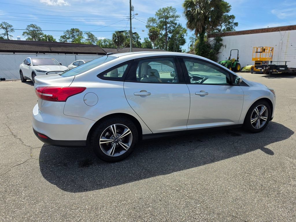 Used 2017 Ford Focus SE FWD image 3