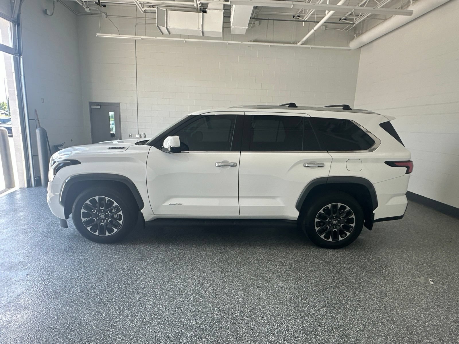 Used 2025 Toyota Sequoia Limited w/ Tow Technology Package AWD/4WD image 6