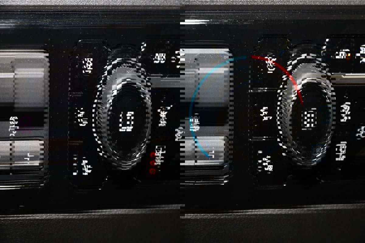 Used 2025 Chevrolet Silverado 2500 ZR2 image 8