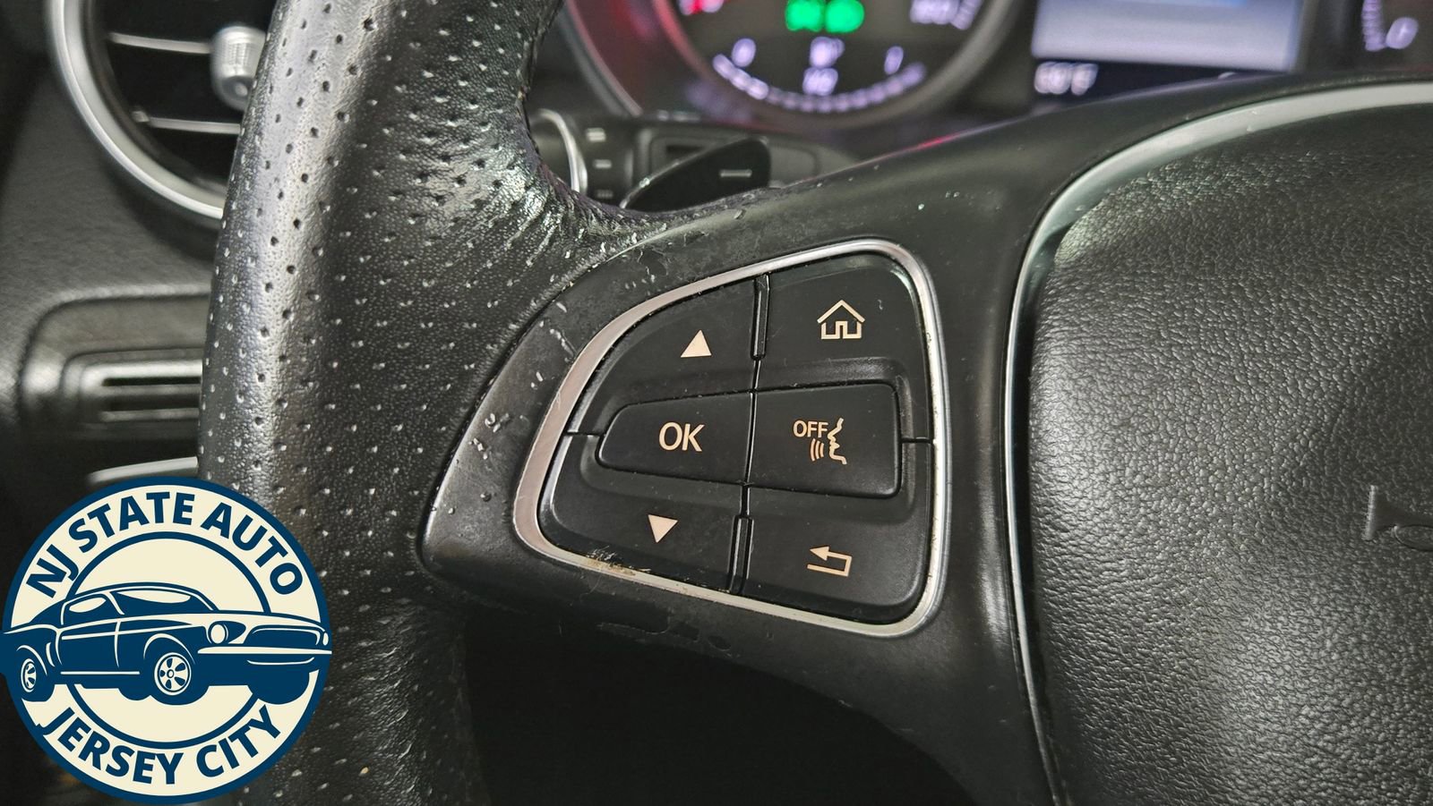Used 2019 Mercedes-Benz GLC 300 4MATIC w/ Premium Package image 12