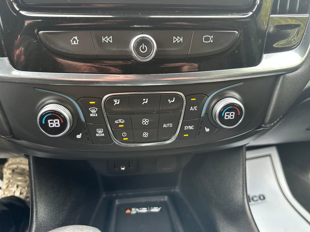 Used 2023 Chevrolet Traverse LT AWD/4WD image 18