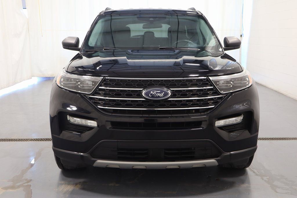 Used 2022 Ford Explorer XLT w/ Equipment Group 202A image 4